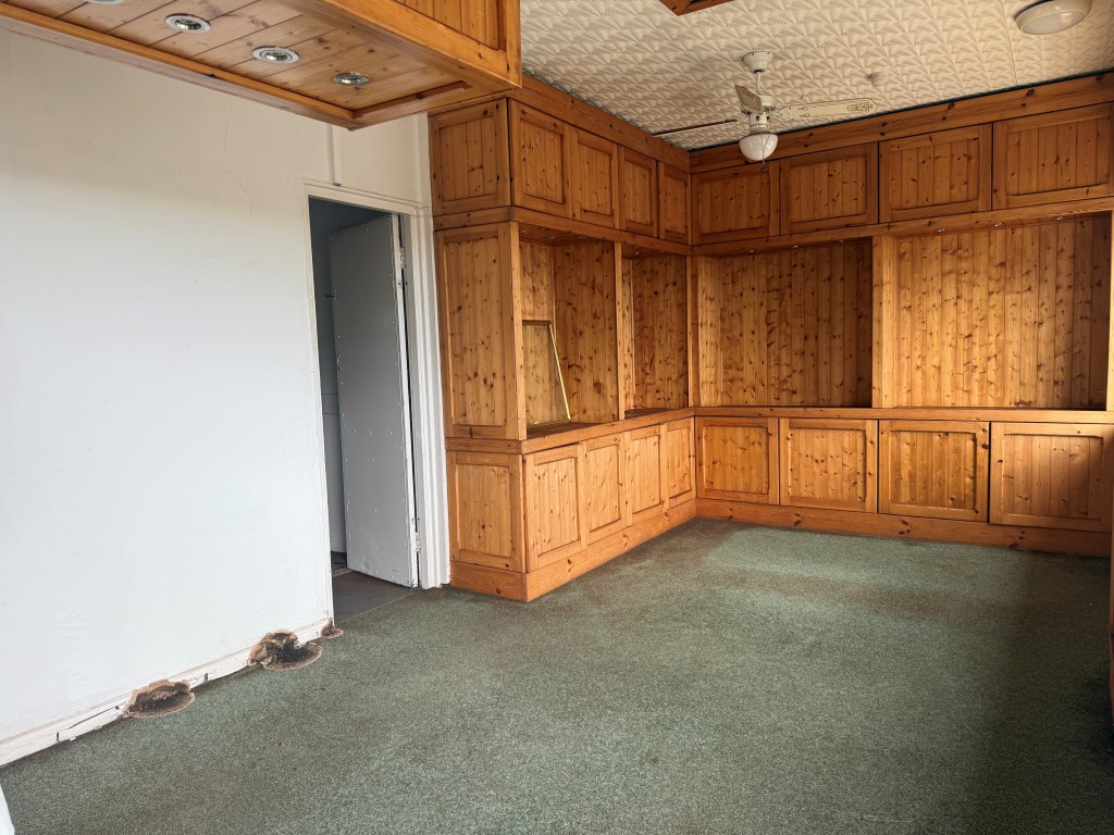 Lot: 62 - VACANT COMMERCIAL PROPERTY WITH POTENTIAL - Retail area